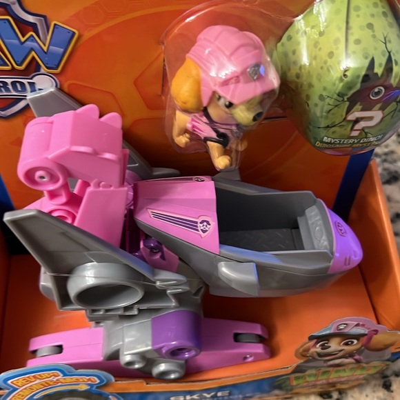 PAW Patrol Dino Rescue SKYE Deluxe Vehicle - Picture 9 of 10